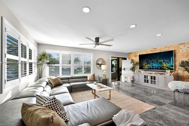 372 Golfview Rd