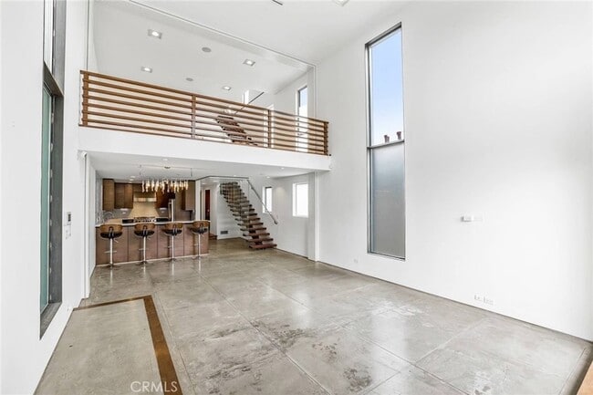 419 Venice Way, Unit 02F in Los Angeles, CA - Foto de edificio - Building Photo