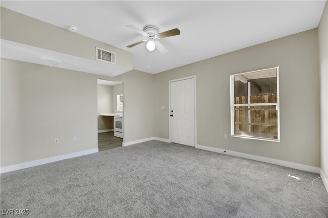 19 Utah Way in Henderson, NV - Foto de edificio - Building Photo