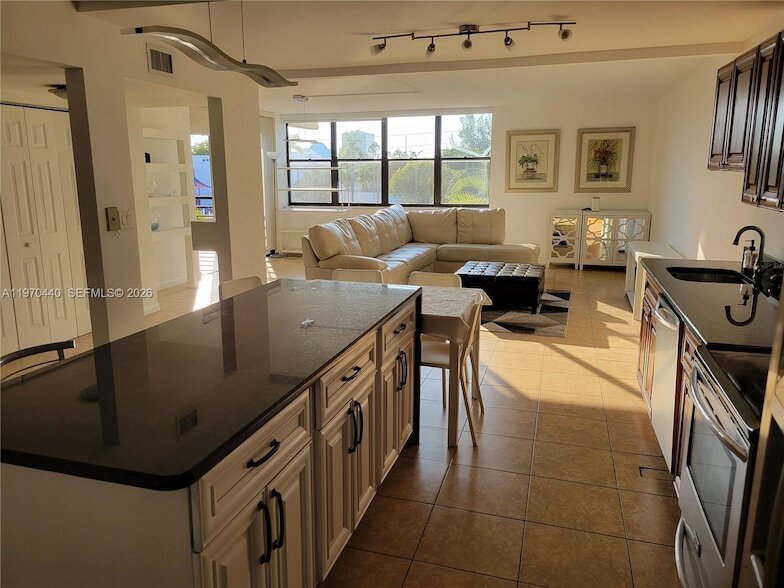 20381 NE 30th Ave, Unit 3247 in Aventura, FL - Building Photo