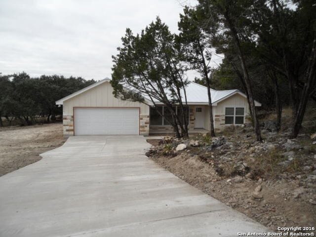 property at 606 Mockingbird Cove