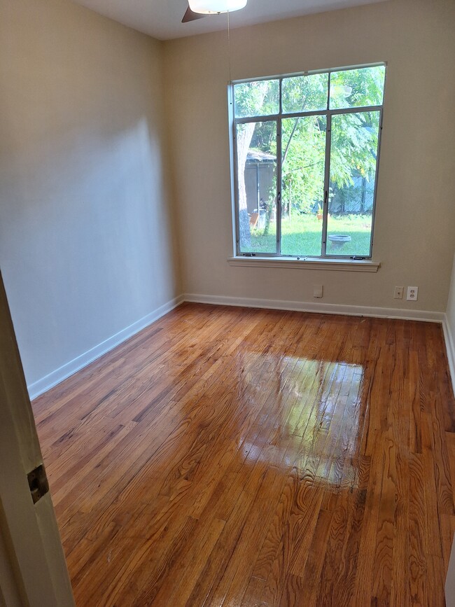 504 Thelma Dr, Unit 504 in San Antonio, TX - Foto de edificio - Building Photo