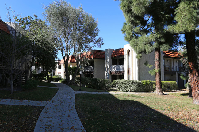 Casa Del Cerro in San Diego, CA - Building Photo - Building Photo