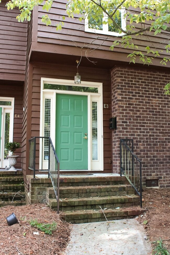 1311 Forest Hills Rd NW