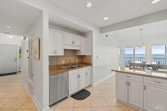 32 Baybridge Dr in Gulf Breeze, FL - Building Photo - Building Photo