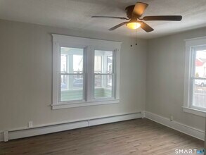 82 Windsor St in Enfield, CT - Building Photo - Building Photo