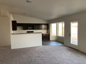 7561 E 42nd Ln in Yuma, AZ - Building Photo - Building Photo