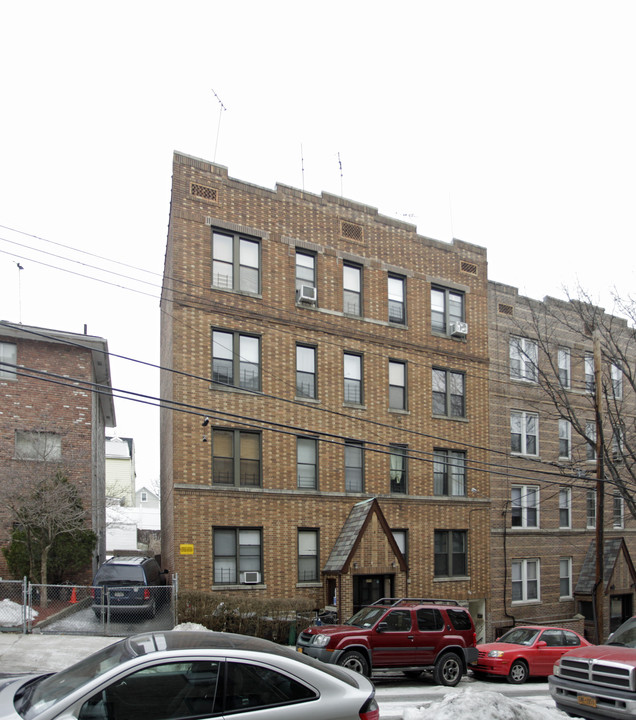 255 E 237th in Bronx, NY - Building Photo