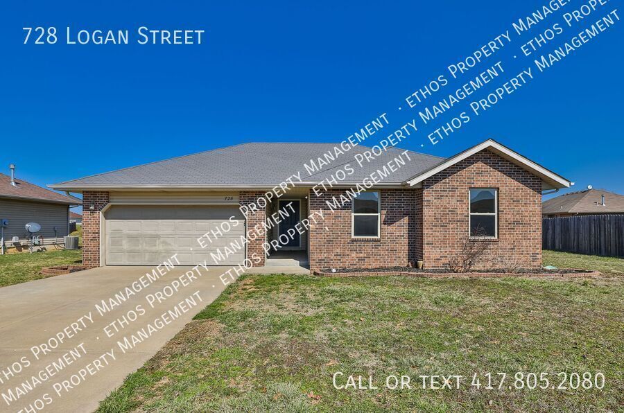 728 E Logan St in Rogersville, MO - Building Photo