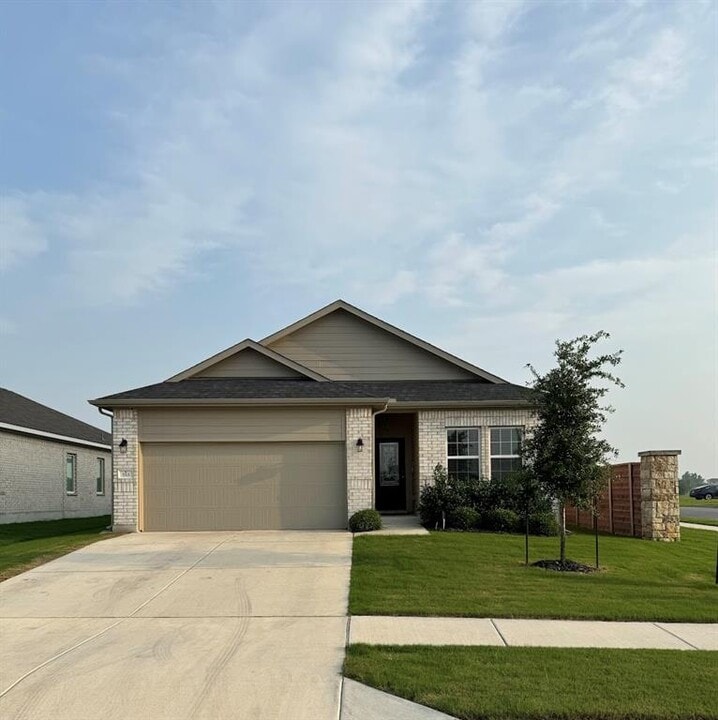 553 Warlander Way in Georgetown, TX - Building Photo