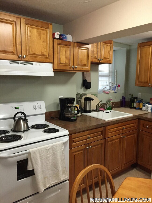 895 Huntington Ave in Boston, MA - Building Photo - Building Photo