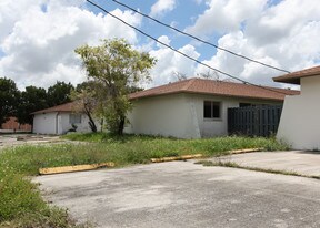 218-224 SE 16th Pl in Cape Coral, FL - Foto de edificio - Building Photo