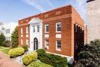 1711 35th St NW in Washington, DC - Foto de edificio - Primary Photo