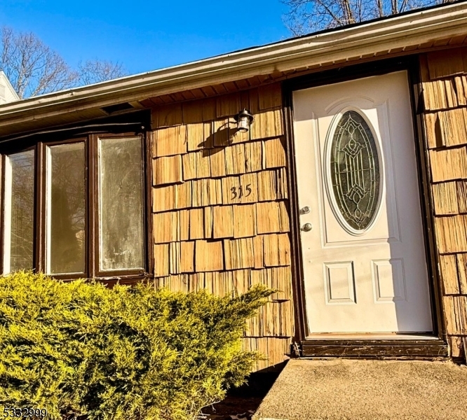 315 Elmira Trail in Hopatcong, NJ - Building Photo