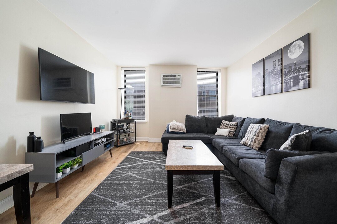 100 Clinton St in Hoboken, NJ - Building Photo