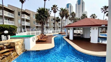 200 Padre Blvd in South Padre Island, TX - Building Photo - Building Photo