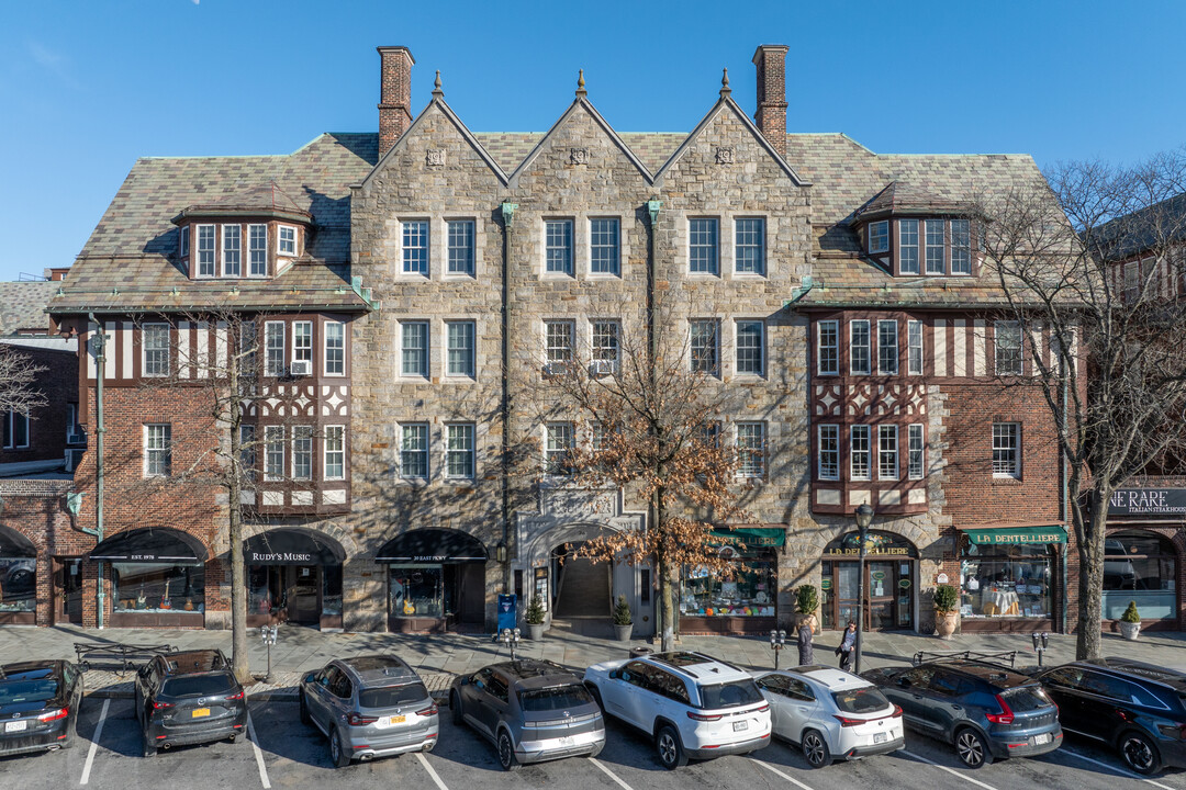 26 E Parkway in Scarsdale, NY - Building Photo