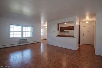 135 S Maple Ave in Ridgewood, NJ - Building Photo - Building Photo