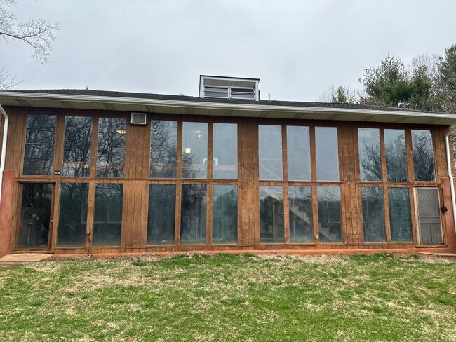 property at 106 Ivy Lea Dr