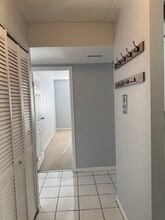 300 S Roselle Rd, Unit 307 in Schaumburg, IL - Building Photo - Building Photo