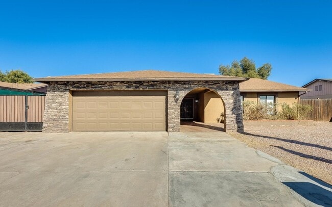 property at 7010 W Medlock Dr