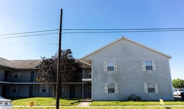 Riverside Apartments in Terre Haute, IN - Building Photo - Building Photo