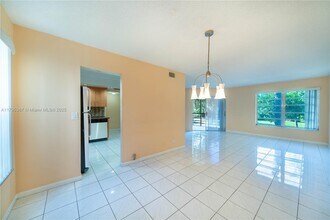 3100 Riverside Dr in Coral Springs, FL - Foto de edificio - Building Photo