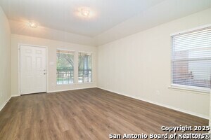 10374 Oakwood Crest in San Antonio, TX - Building Photo - Building Photo