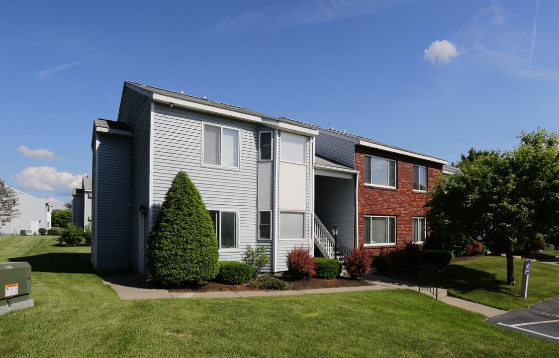 Strawberry Ridge Apartments in Waterford, NY - Building Photo