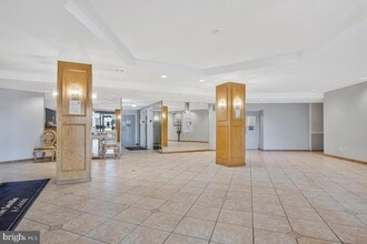 3450 Toledo Terrace, Unit 709 in Hyattsville, MD - Foto de edificio - Building Photo