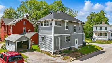 617 Bowery St in Iowa City, IA - Building Photo - Building Photo
