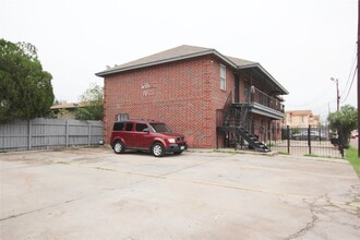 103 Mims Ave in Laredo, TX - Building Photo - Building Photo