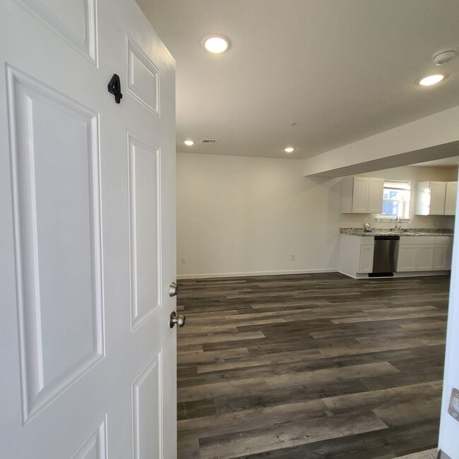 property at 407 E Doxey St