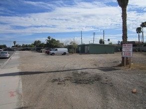 3839 E Charleston Blvd in Las Vegas, NV - Building Photo - Building Photo