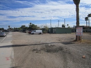 3839 E Charleston Blvd in Las Vegas, NV - Building Photo - Building Photo