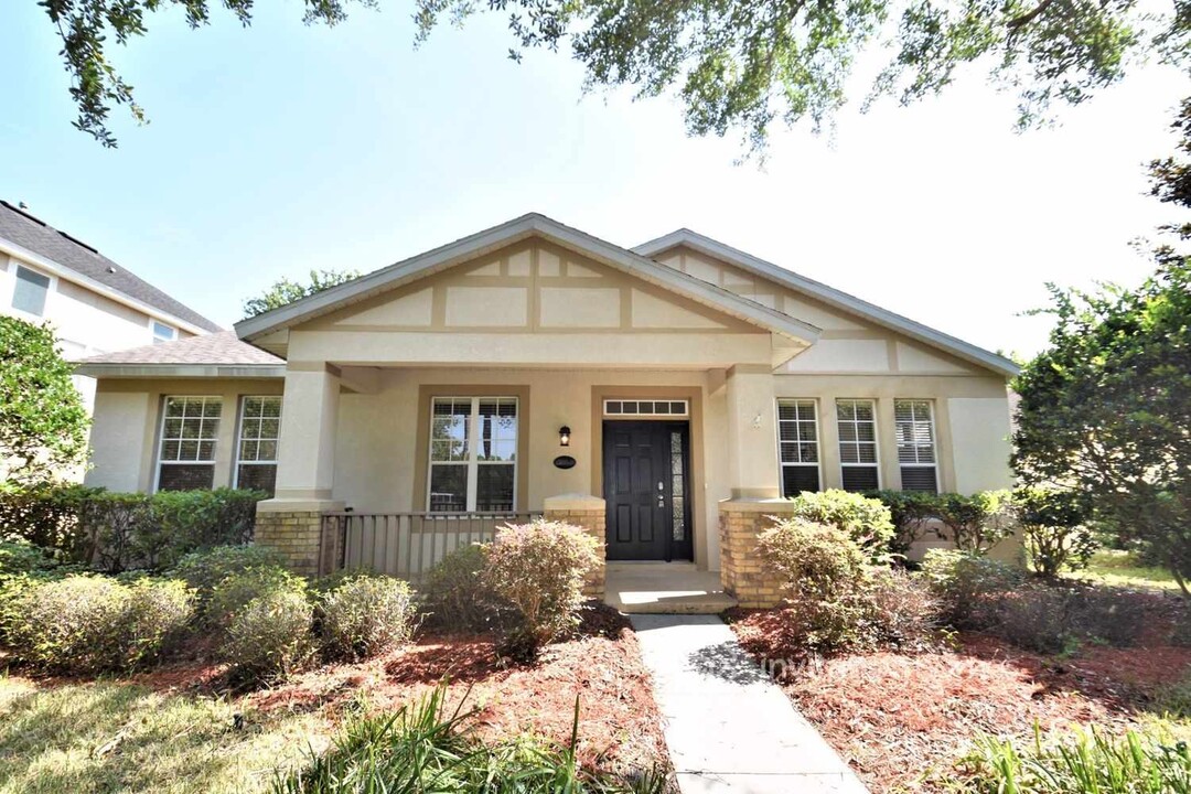 110 E Lake Victoria Cir in DeLand, FL - Building Photo