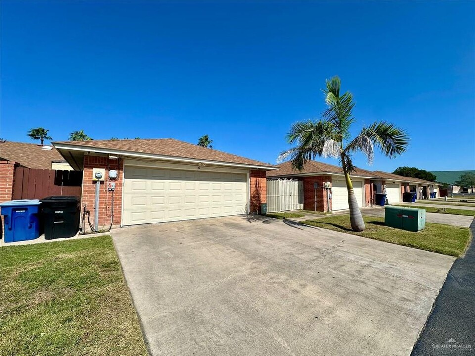 301 E La Vista Ave in McAllen, TX - Building Photo