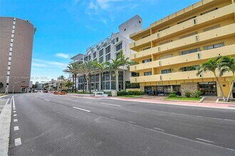 2924 Collins Ave in Miami Beach, FL - Building Photo - Building Photo