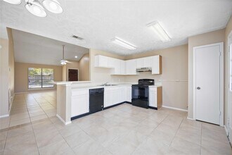 3811 Meadow Pl Dr in Houston, TX - Building Photo - Building Photo