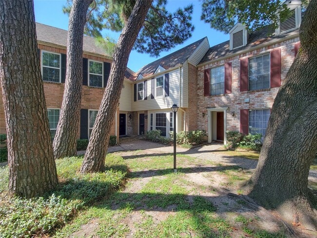 13168 Trail Hollow Dr in Houston, TX - Building Photo - Building Photo