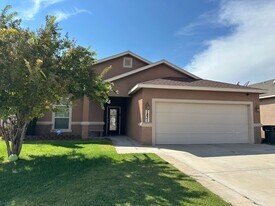 1831 Amber Dr in Carlsbad, NM - Building Photo