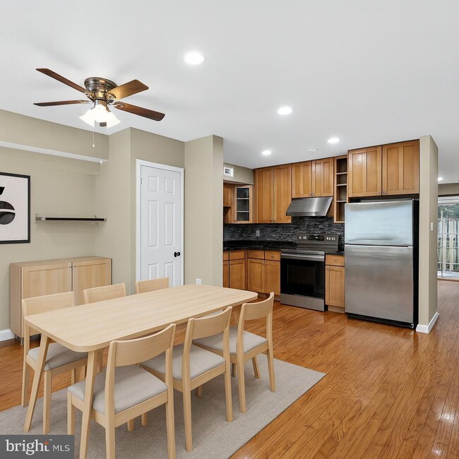 680 Azalea Dr in Rockville, MD - Building Photo - Building Photo