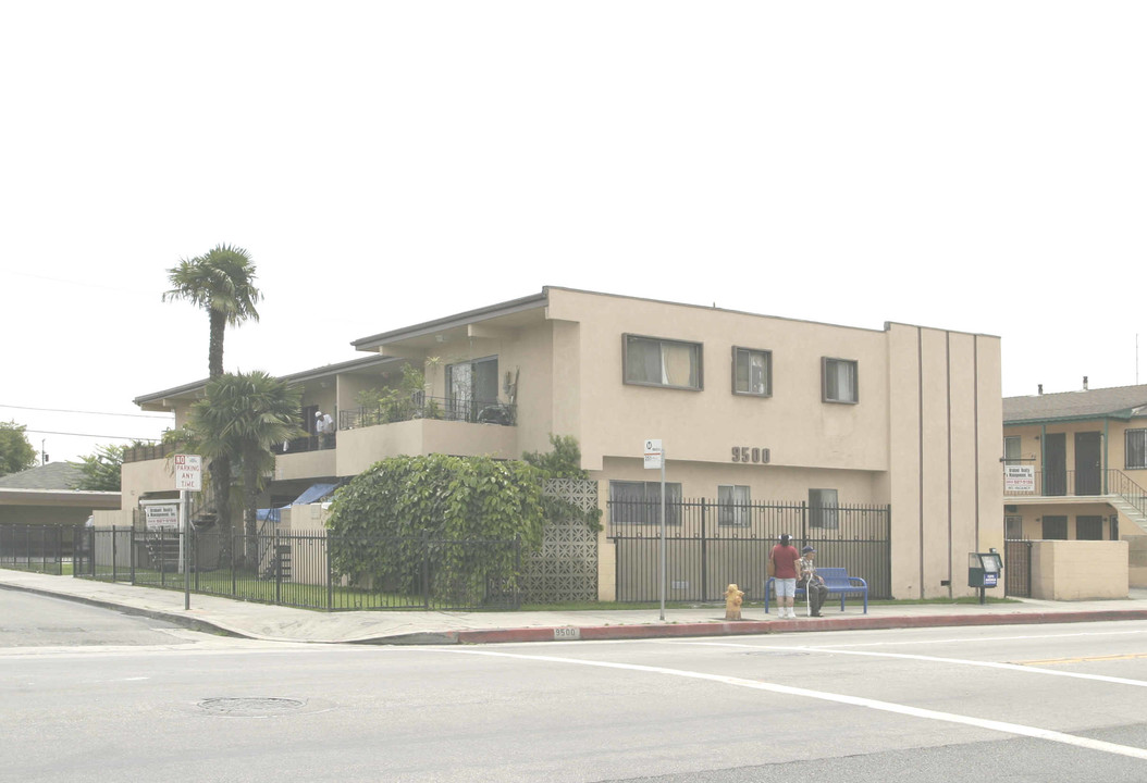 9500 California Ave in South Gate, CA - Building Photo