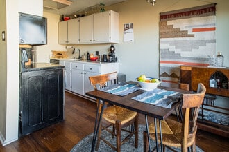 1233 N Ogden St, Unit 401 in Denver, CO - Building Photo - Building Photo