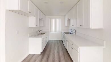 14621 Del Amo Ave in Tustin, CA - Building Photo - Building Photo