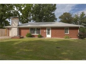 901 Peony Dr in Belleville, IL - Building Photo