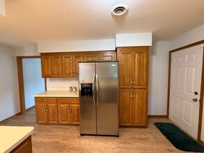 2224 E Old Shakopee Rd in Bloomington, MN - Building Photo - Building Photo