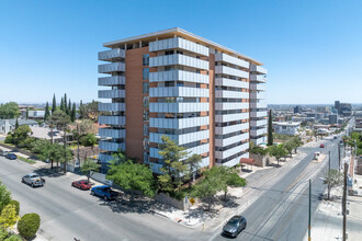 Fairmont Condominiums in El Paso, TX - Building Photo - Building Photo