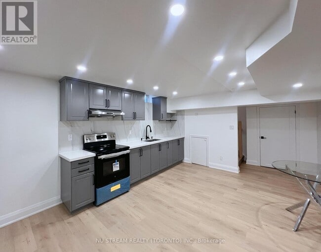 38 Whitford Rd in Markham, ON - Building Photo - Building Photo