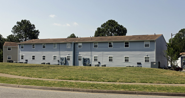 Hilltop South Apartments in Virginia Beach, VA - Building Photo - Building Photo